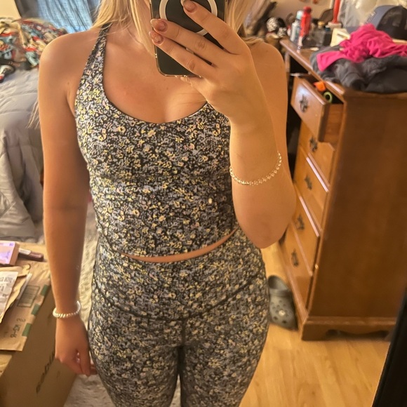 Gilly hicks workout set - Picture 5 of 11